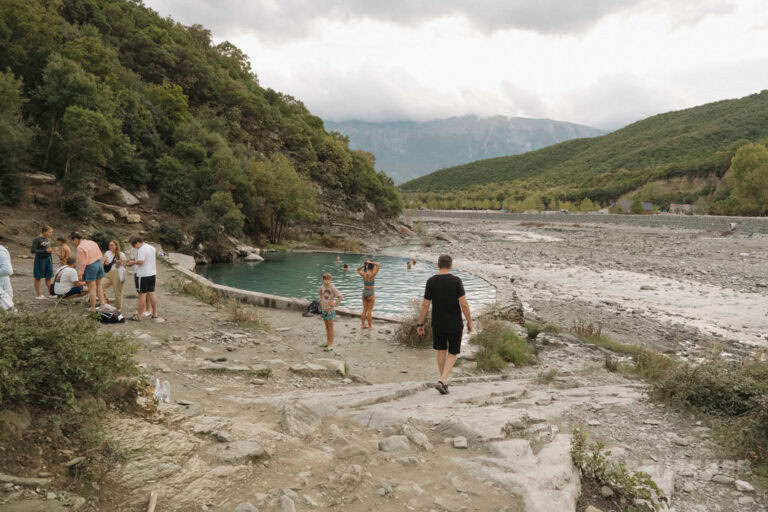 Tag 14 – Vom Eco Camp zum echten Blue Eye & heißen Quellen